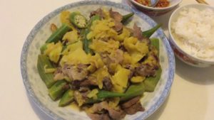 Read more about the article Pineapple and Okra with Pork Stir Fry (Part 1) – Khom Xao Dau Bap va Thit Heo (Phan 1)
