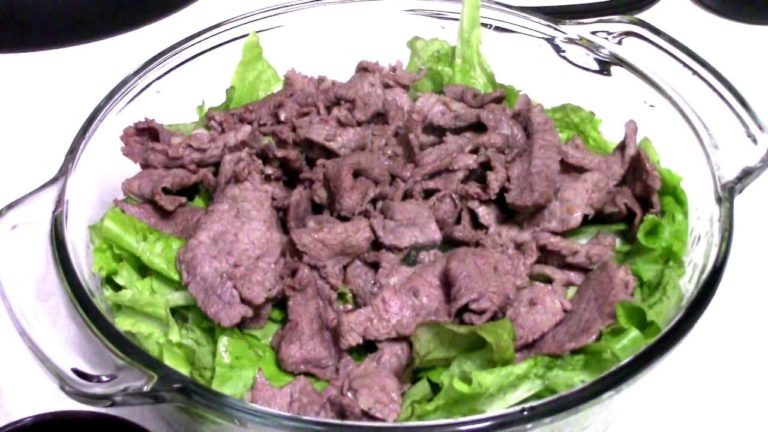 Read more about the article Beef and Baby Lettuce with Sweet and Sour Dressing Salad – Xa Lach Con Thit Bo Xao voi Sauce Chua Ngot (Everyday Salad)