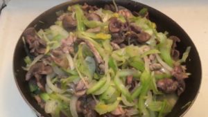 Read more about the article Beef Kidney, Beef Sweetbread, Celery, Pineapple and Onion Stir Fry – Than Bo, Long Bo xao Khom, Rau Can, Cu Hanh (Everyday Stir Fry)