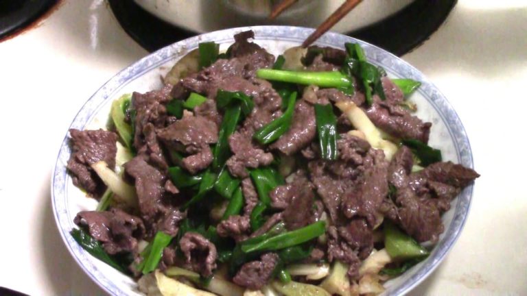 Read more about the article Beef with Cauliflower Stir Fry – Bong Cai Xao Thit Bo (Everyday Stir Fry)