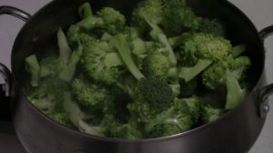 Read more about the article Broccoli Stir Fry – Bong Cai Xanh Xao (Everyday Stir Fry)