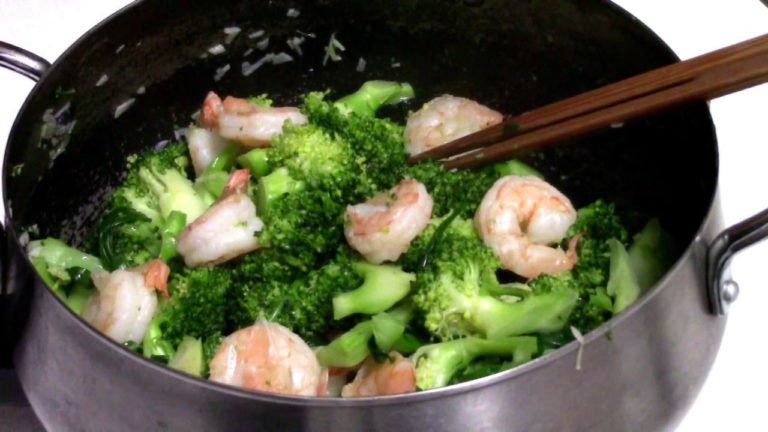 Read more about the article Shrimp with Broccoli Stir Fry – Tep Xao Bong Cai Xanh (Everyday Stir Fry)