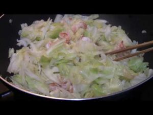 Read more about the article Shrimp and Cabbage Stir Fry – Bap Cai Xao Tep (Everyday Stir Fry)